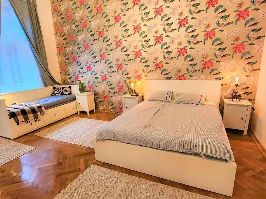 Travelers Award Winning Place In The Heart Of Budapest Apartment Kamilla